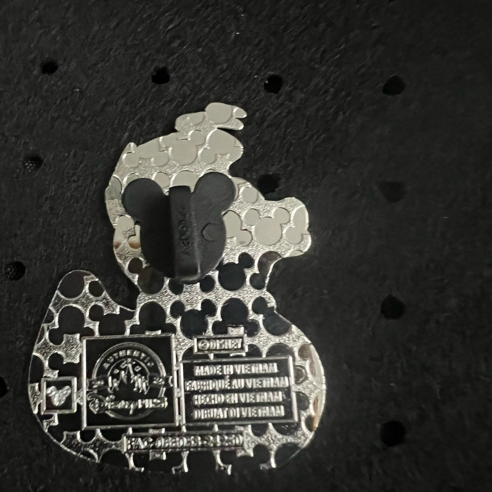 Disney Silver Duck Pin - Picture 2 of 2